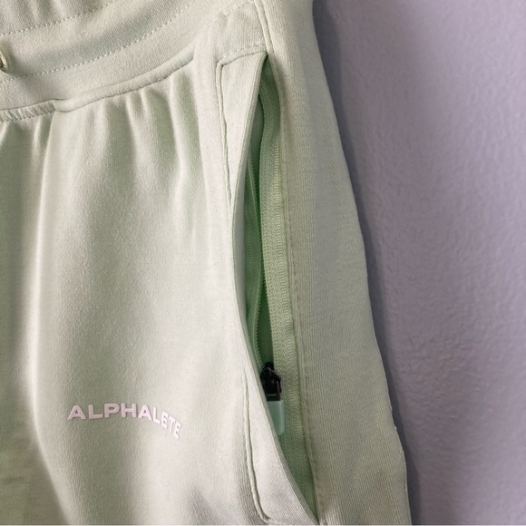 Alphalete Core Shorts in Frozen Spring (Light Green) Size XS Athletic Gym Wear - Picture 12 of 15